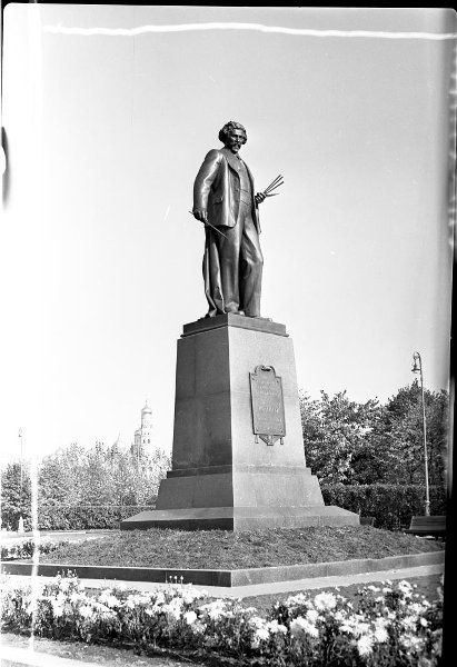 Памятник И. Е. Репину на Болотной площади, 1958 - 1963, г. Москва