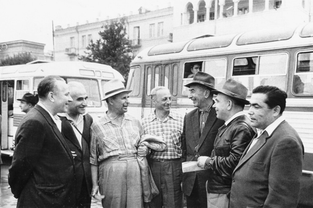 Всесоюзное совещание по металлогении, 25 сентября 1962, Азербайджанская ССР, г. Кировабад. Справа –&nbsp;Рауф Баратович Баратов.Ныне город&nbsp;Гянджа.