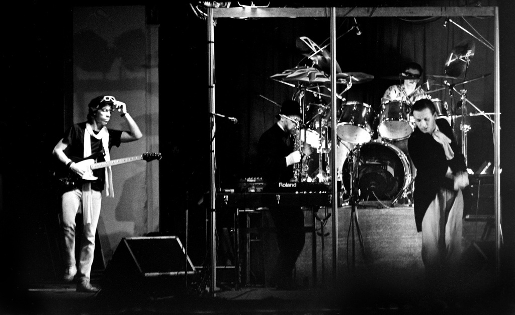 «Арсенал», октябрь 1987, г. Новосибирск. Зал Новосибирской государственной филармонии.Выставка «В Новосибирске Сергея Секретарева» с этой фотографией.