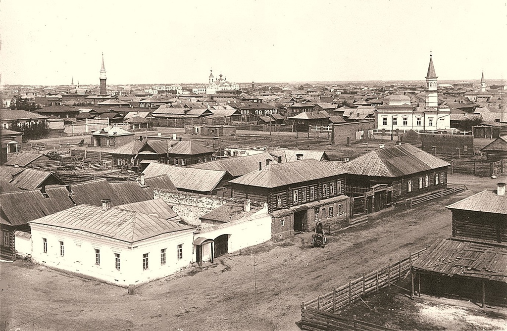 Семипалатинск со стороны Татарской слободы, 1880 - 1899, Степное генерал-губернаторство, Семипалатинская обл., г. Семипалатинск, Татарская слобода. Семипалатная крепость была основана царским воеводой Василием Чередовым и его отрядом в 1718 году на 18 км. ниже по Иртышу от современного положения города в связи с Указом Петра I о защите восточных земель и строительстве Прииртышских укреплений.  Крепость была укреплена и приведена в полное вооружение уже осенью 1718 года под наблюдением полковника Ступина.