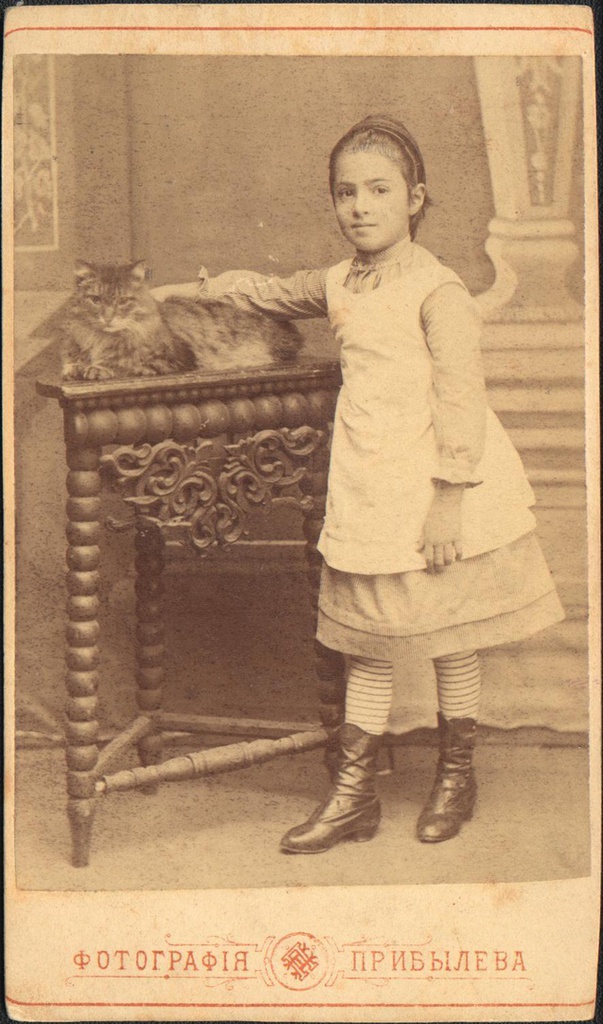 Девочка с кошкой, 1885 - 1890, г. Шадринск. 