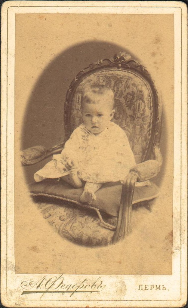 Лариса Бахарева в младенчестве, 6 сентября 1887, г. Пермь. Лариса (всю жизнь близкие называли ее просто Лелей) Бахарева (в замужестве Грачева). Годы жизни: 1886–1975. Внучка пермских купцов Василия и Натальи Бахаревых.