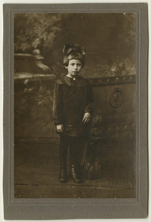 Портрет девочки, 1910 - 1917, г. Санкт-Петербург