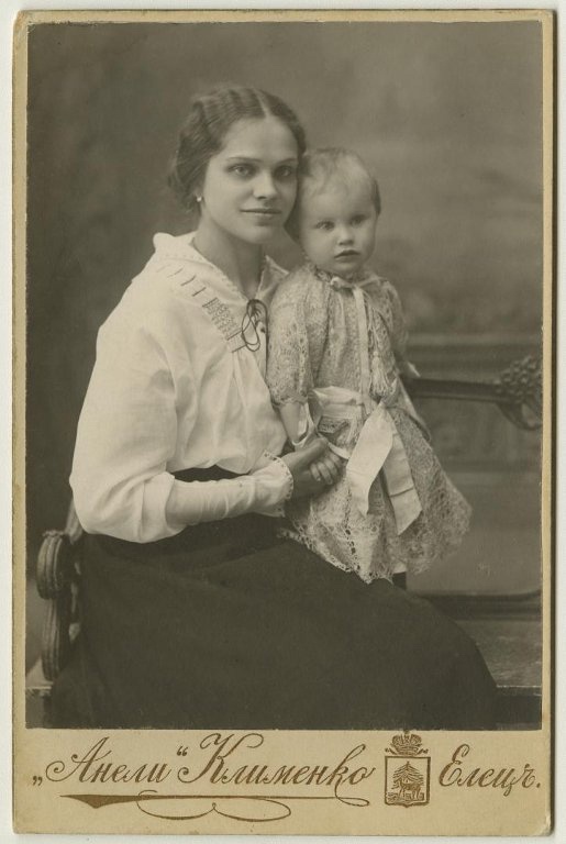 Портрет женщины с маленькой дочерью, 1900-е, Орловская губ., г. Елец
