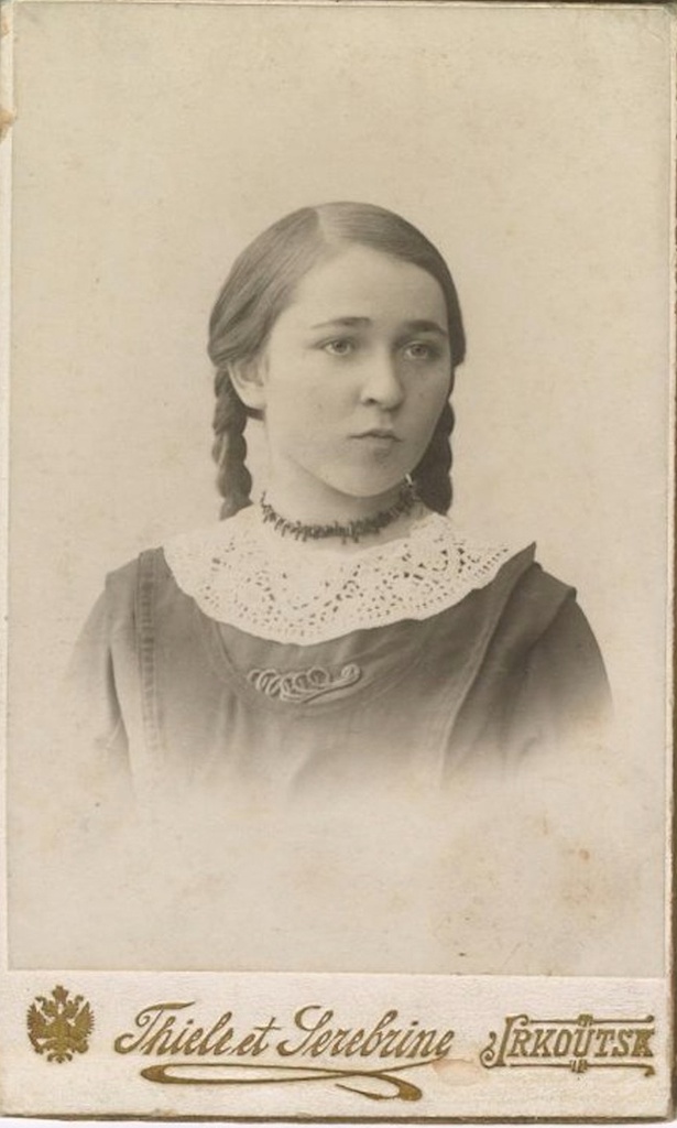 Портрет гимназистки Ларисы Черемных, 1913 год, г. Иркутск