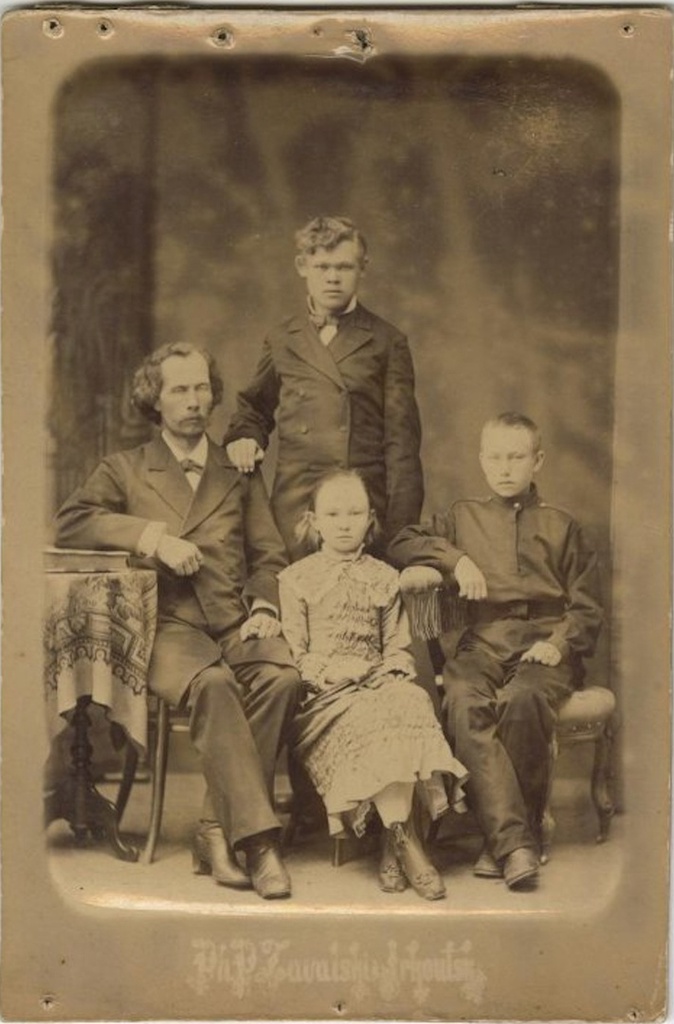 Семейный портрет, 1870-е, г. Иркутск. 
