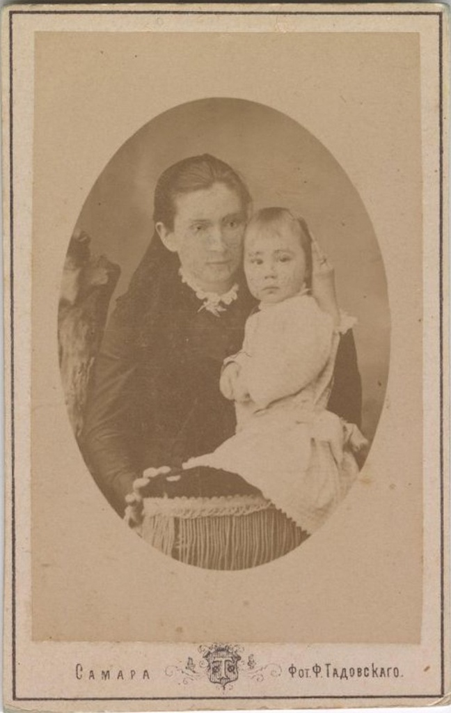 Портрет женщины с ребенком, 1880-е, г. Самара