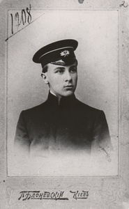 Михаил Булгаков, гимназист выпускного класса Киевской Первой гимназии, 1908 год, г. Киев. Видеолекция «Дома Булгакова в Москве» и выставка «Михаил Булгаков» с этой фотографией.