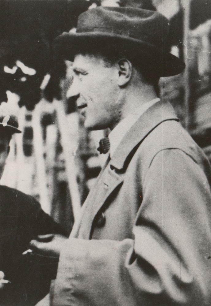 Михаил Булгаков, 1920-е. Видеолекции&nbsp;«Дома Булгакова в Москве»,&nbsp;«Шелковые носки, монокль и шапка из гризли: что предпочитал Михаил Булгаков»,&nbsp;«Терек, Пушкин, "Вероломный папаша": Михаил Булгаков во Владикавказе» и выставка «Михаил Булгаков» с этой фотографией.