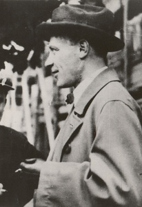 Михаил Булгаков, 1920-е. Видеолекции&nbsp;«Дома Булгакова в Москве»,&nbsp;«Шелковые носки, монокль и шапка из гризли: что предпочитал Михаил Булгаков»,&nbsp;«Терек, Пушкин, "Вероломный папаша": Михаил Булгаков во Владикавказе» и выставка «Михаил Булгаков» с этой фотографией.