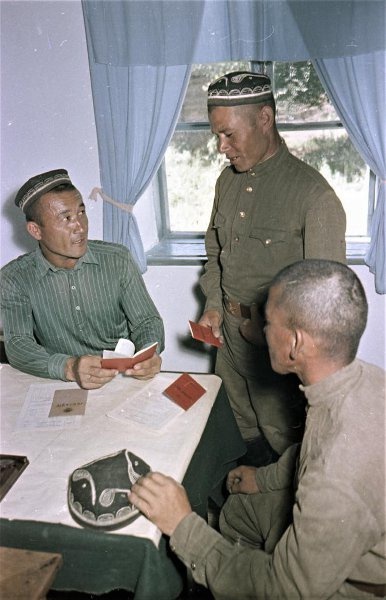 Вручение партийного билета, 1958 год, Таджикская ССР