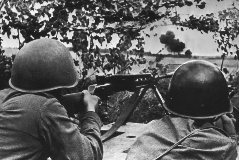 Западный фронт. Пулеметчики ведут огонь по врагу, июнь - сентябрь 1943