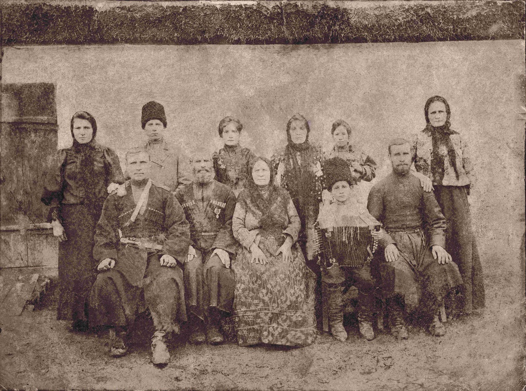 Фото "Семья Трофима Елисеевича Пасечного", апрель 1907, Кубанская обл ...
