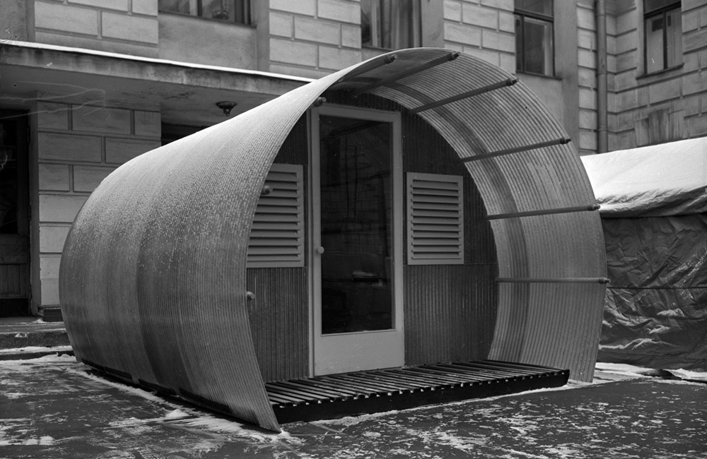 Пластмассовый домик. Образец стоял во дворе Моссовета, 1968 год, г. Москва. Выставка «СССР в 1968 году» с этой фотографией.