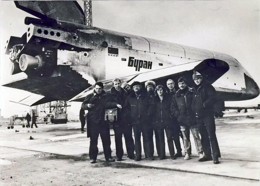 Перед запуском «Бурана», 1988 год, Казахстан, Кызылординская обл.. 2-ой справа – начальник лаборатории НК Сергей Александрович Ежов.