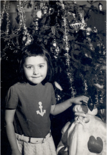 Девочка возле елки, 1 - 13 января 1970, Дагестанская АССР, г. Махачкала