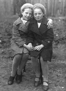 Москвички Таня Лебедева и Таня Укладникова, 29 мая 1941, г. Москва