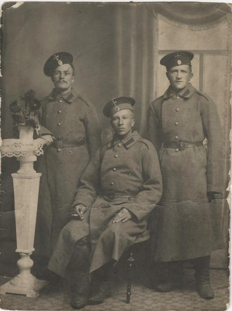 Портрет трех солдат-ополченцев Первой мировой войны, 1914 - 1918. Выставка «Лица ушедшей эпохи» с этой фотографией.&nbsp;