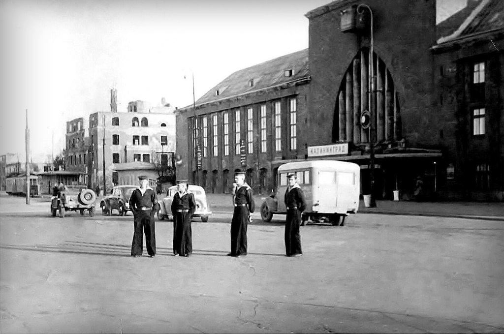 На Южном вокзале, 1949 год, Калининградская обл., г. Калининград. Выставка «Калининград» с этой фотографией.