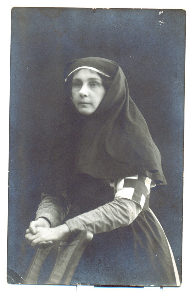 Фото "Лариса Петровна Морачевская в форме сестры милосердия", 1914 ...