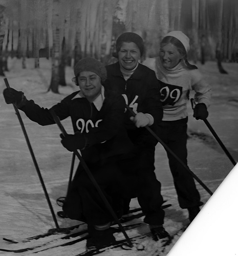Веселые лыжницы, декабрь 1934, Томская обл., г. Томск