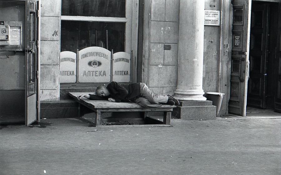 Садовая-Сухаревская, 8-12. Гомеопатическая аптека № 1, 1965 - 1975, г. Москва. Выставка «Аптеки ХХ века» с этой фотографией.