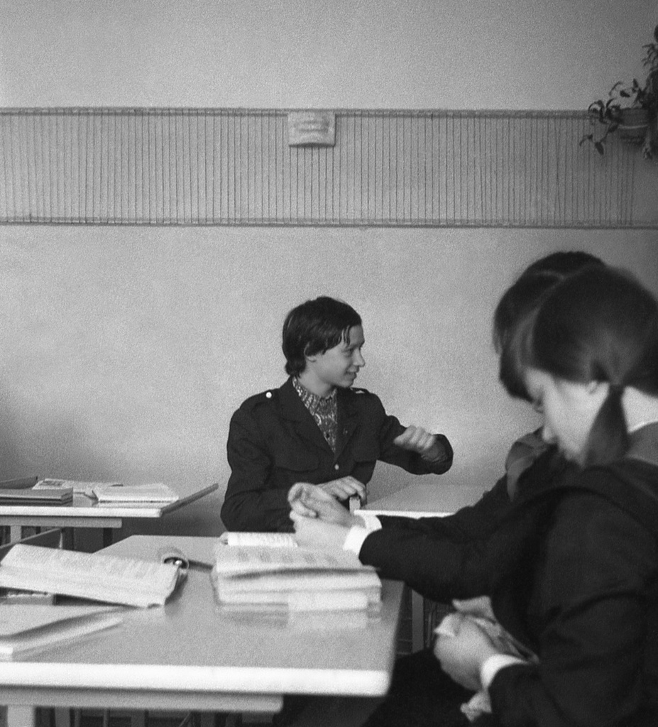 Школа № 301 в Свиблово, 8 класс «В», март 1977, г. Москва. Кабинет рисования. Камера «Смена 8».