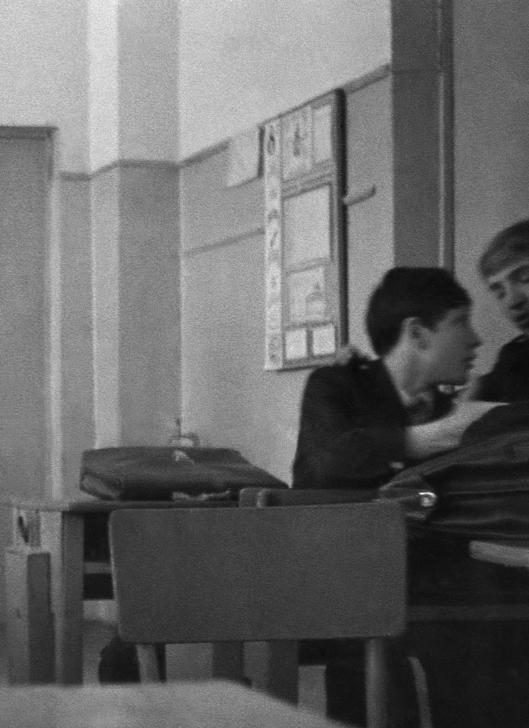 Школа № 301 в Свиблово, 8 класс «В», март 1977, г. Москва. Кабинет физики. Урока нет, преподаватель заболел. Камера «Смена 8».