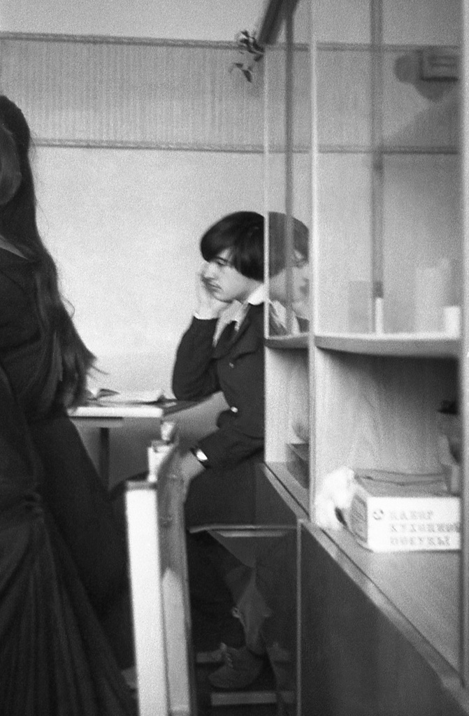 Школа № 301 в Свиблово, 8 класс «В», март 1977, г. Москва. Кабинет рисования. Евгений Гудым. Камера «Смена 8».