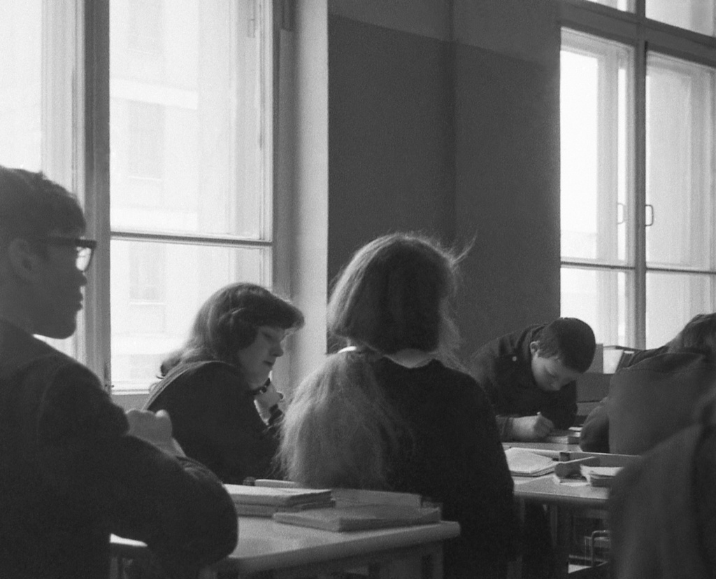 Школа № 301 в Свиблово, 8 класс «В», март 1977, г. Москва. Урок в кабинете рисования. Камера «Смена 8».
