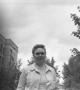 Школа № 301 в Свиблово, 8 класс «В». Преподаватель рисования Вера Евгеньевна Простова, май 1977, г. Москва. Камера «Смена 8».