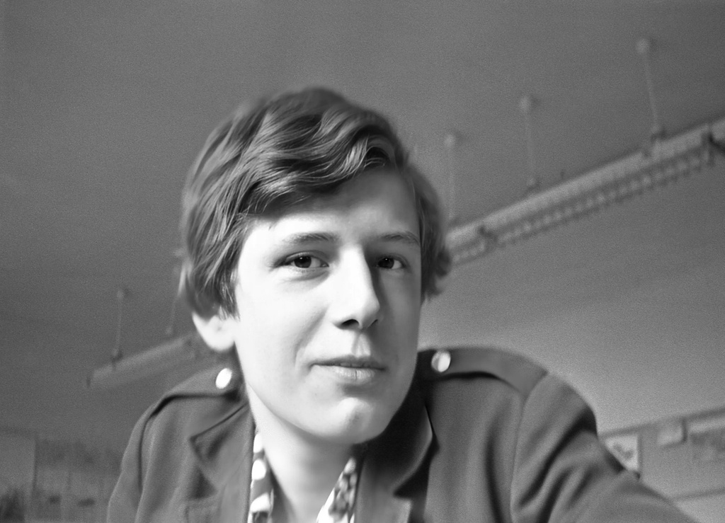 Школа № 301 в Свиблово, 8 класс «В», май 1977, г. Москва. На перемене. Камера «Смена 8».