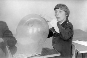 Школа № 301 в Свиблово. 8 класс «В». Последний звонок, май 1977, г. Москва. Кабинет математики. Художественная роспись воздушного шара.