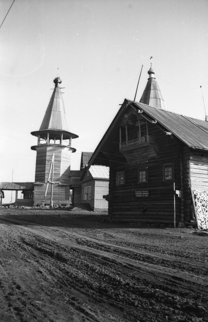 Деревня Типиницы в Заонежье, 6 - 8 мая 1970, Карельская АССР, Заонежье, дер. Типиницы. Фотография из архива Анатолия Чарушина.Выставка «Деревни Типиницы и Усть-Яндома в Заонежье, 1970 год» с этой фотографией.