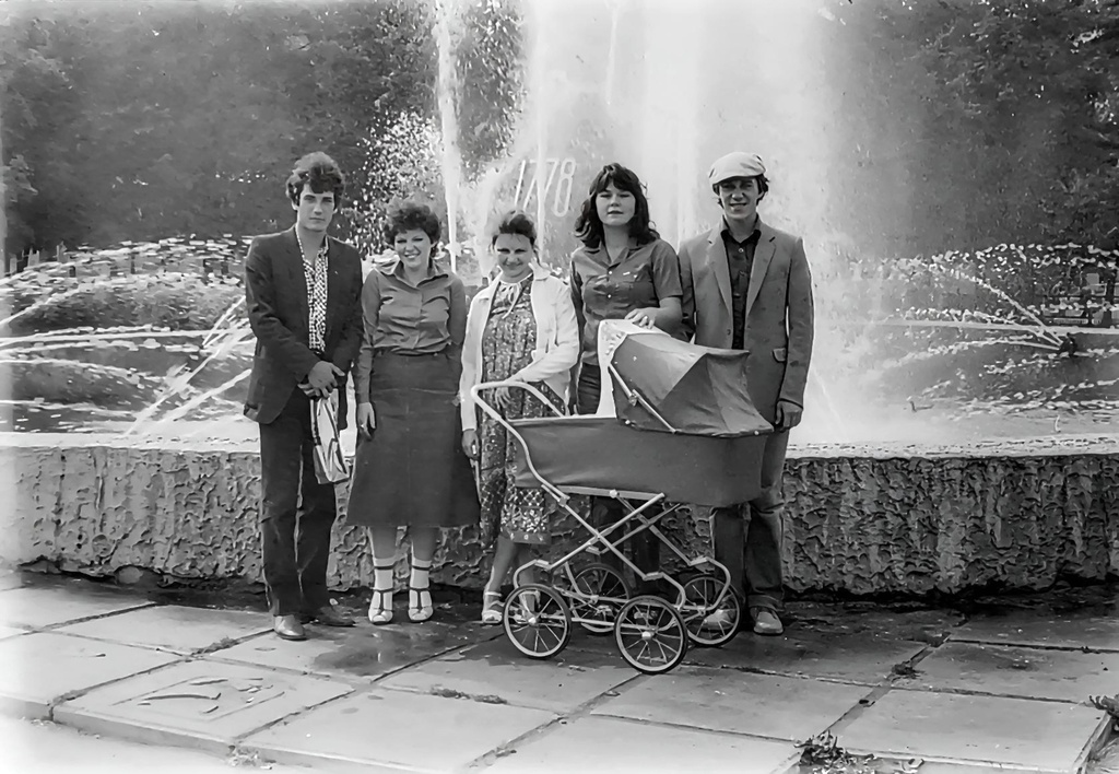 У фонтана на Базарной площади, 1980 - 1985, Владимирская обл., г. Вязники