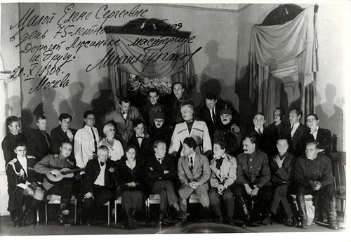 Михаил Афанасьевич Булгаков в группе актеров МХАТ, 22 сентября 1926, г. Москва