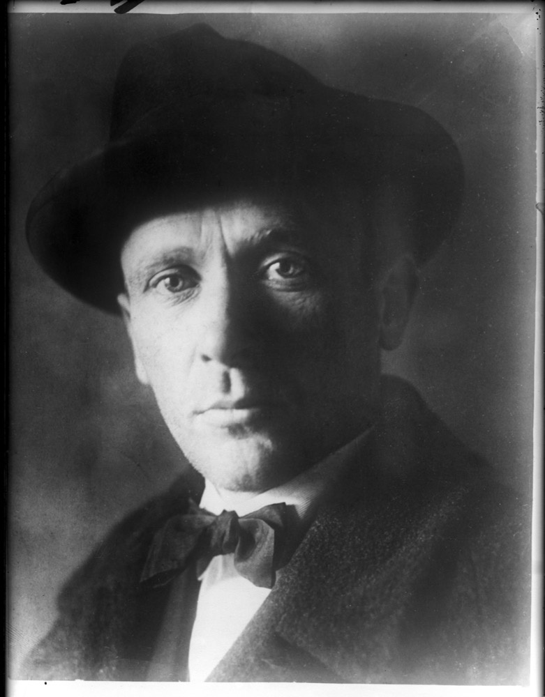 Михаил Булгаков, сентябрь 1928. Выставка «Михаил Булгаков» с этой фотографией.