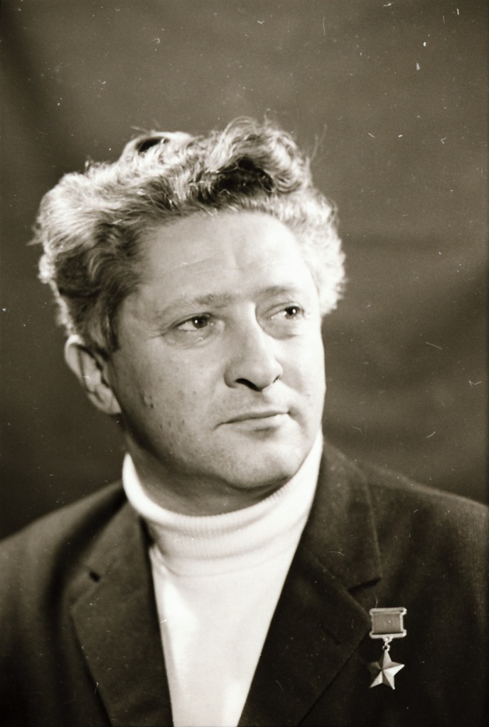 Прозаик, Герой Советского Союза Генрих Гофман, 11 ноября 1969