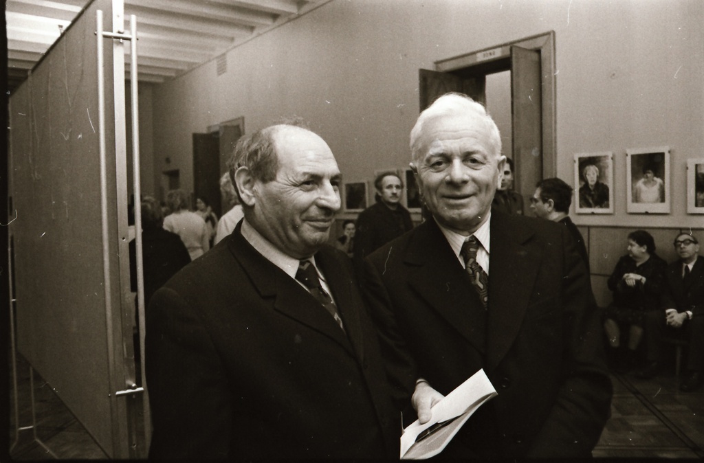 Писатель Илья Гордон (слева) и профессор Наум Пинус в Центральном доме литераторов, 12 марта 1980, г. Москва