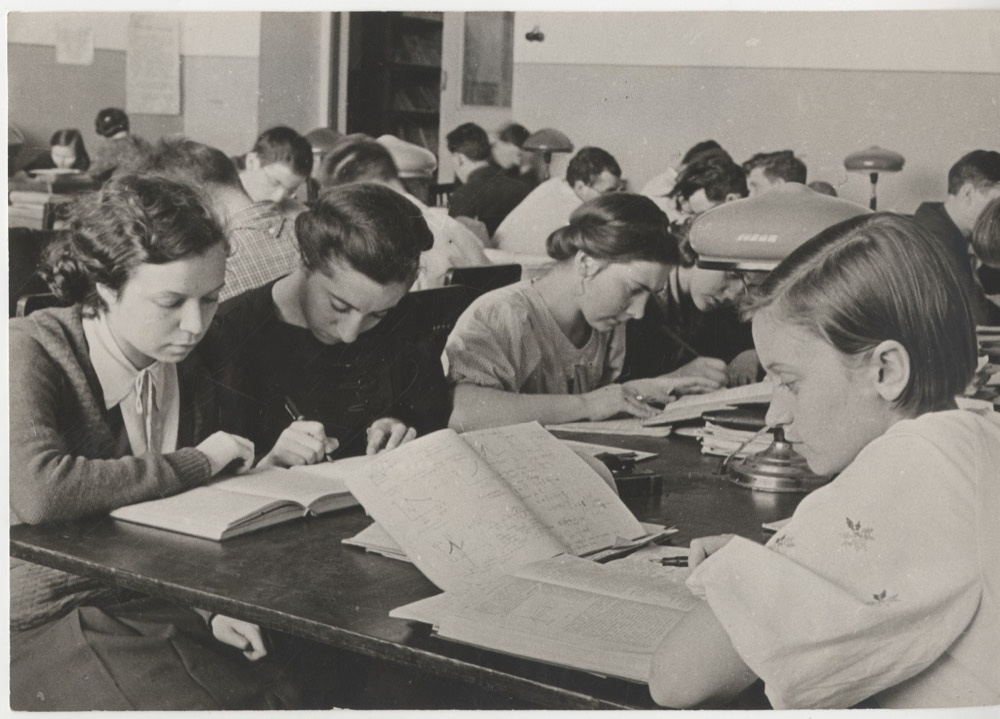 Студенты МГУ готовятся к сессии, 1938 - 1939, г. Москва