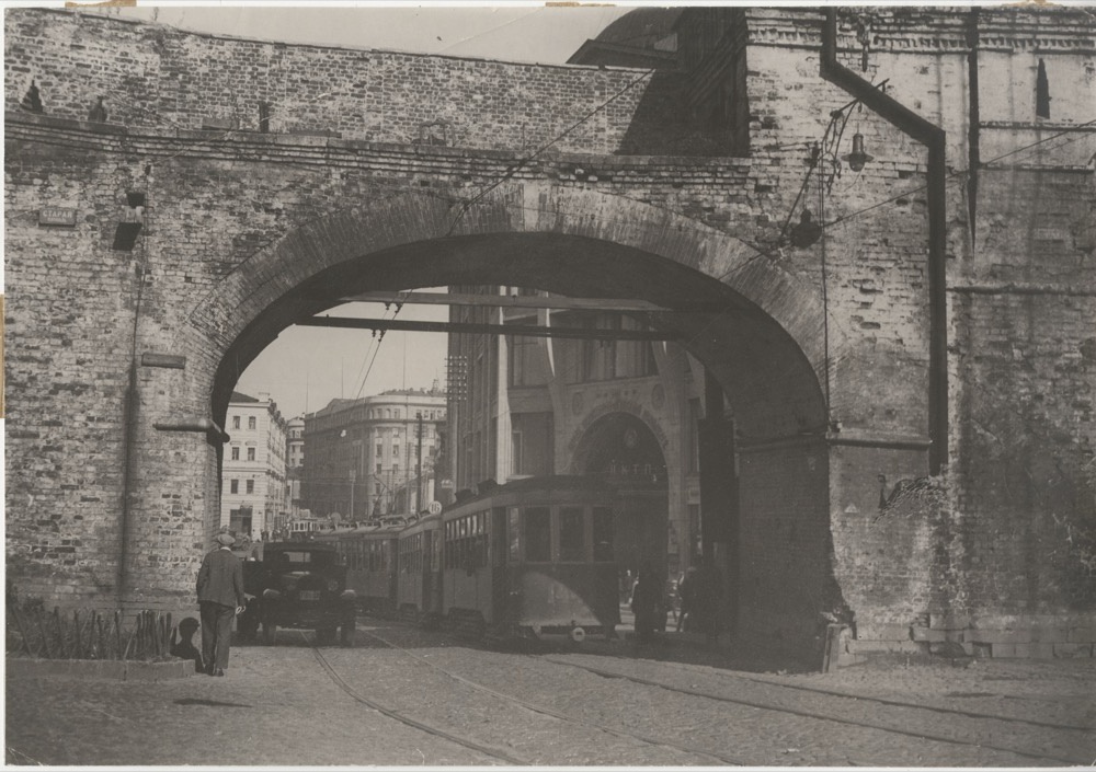 Варварские ворота накануне сноса, 1934 год, г. Москва