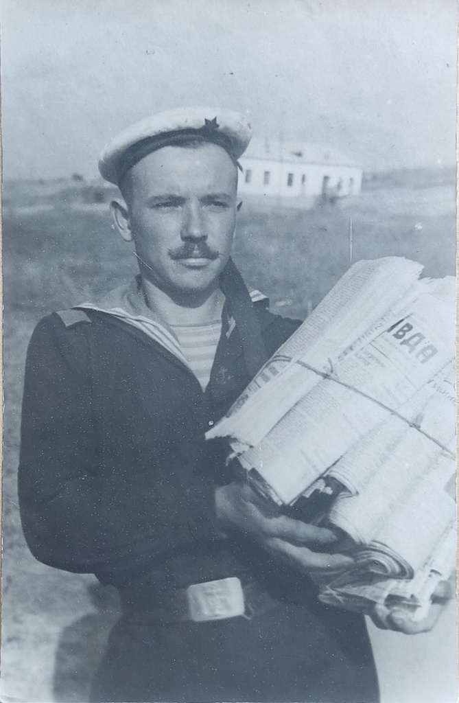 Виктор Фокин, 1 ноября 1943 - 28 января 1950. Фотография времен службы В. Фокина в рядах ВВС ВМФ.