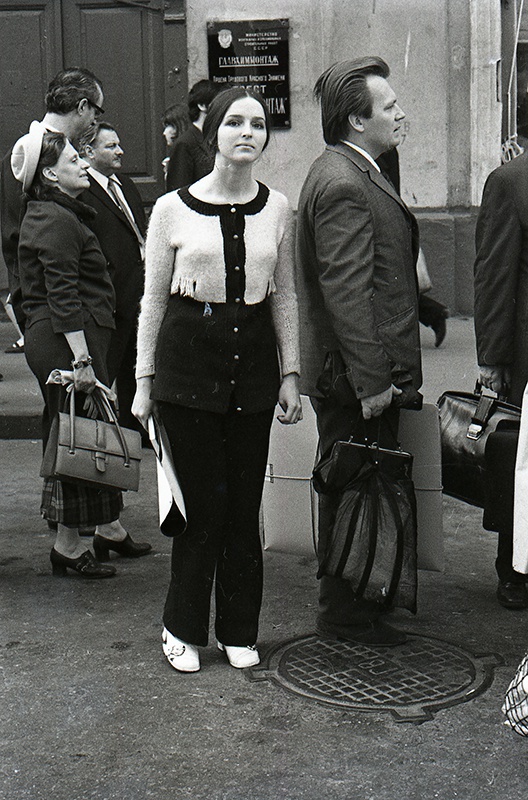 Девушка, 1970-е, г. Москва. Из серии « Близнецы».
