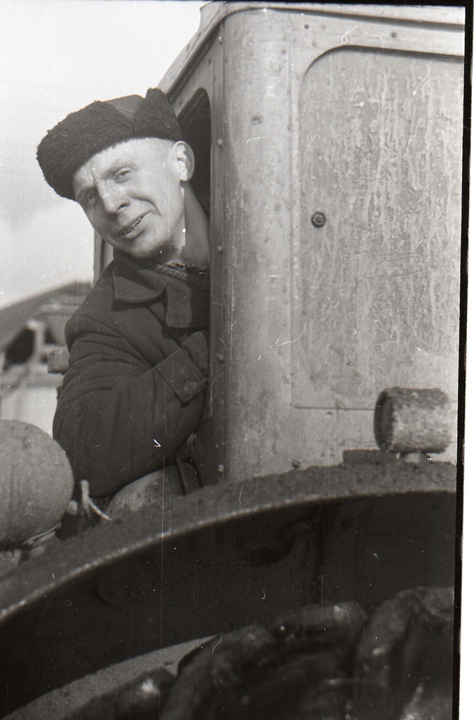 Без названия, 25 марта 1960, Московская обл., Воскресенский р-н. Портрет подмосковного тракториста. Весенний образ!