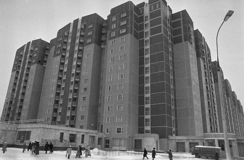 Многоэтажный дом, декабрь 1990, г. Москва
