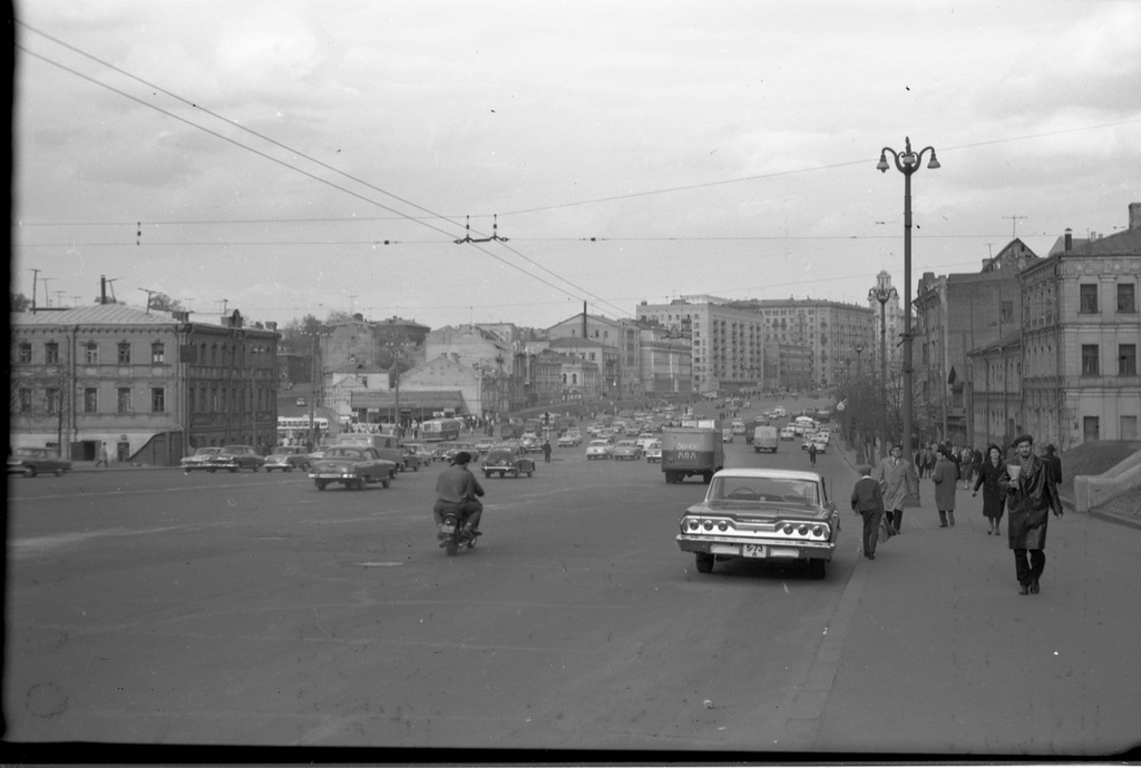 Панорама Садового кольца, май 1964, г. Москва. Выставка «Люди в городе» с этой фотографией.