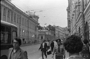 Люди на улицах города, 1960-е, г. Москва. Выставка «Люди в городе» с этой фотографией.