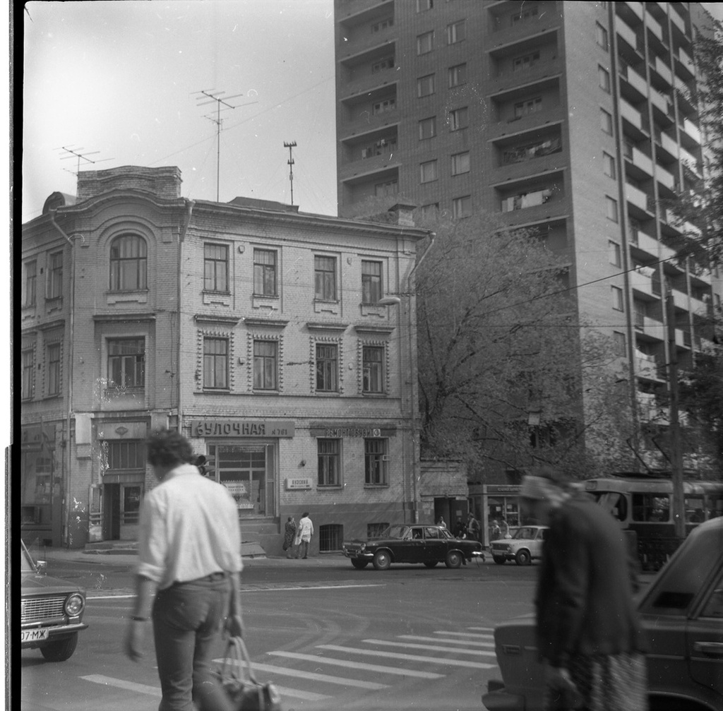 Бульварное кольцо, 8 мая 1984, г. Москва. Выставка «Люди в городе» с этой фотографией.