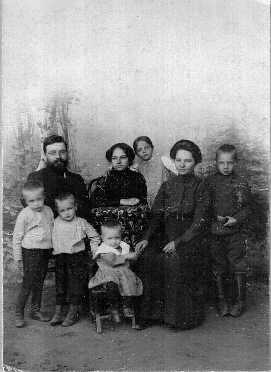 Георгий Семенович и  Александра Григорьевна Докудовские с детьми, 1915 - 1917, Рязанская губ., г. Рязань