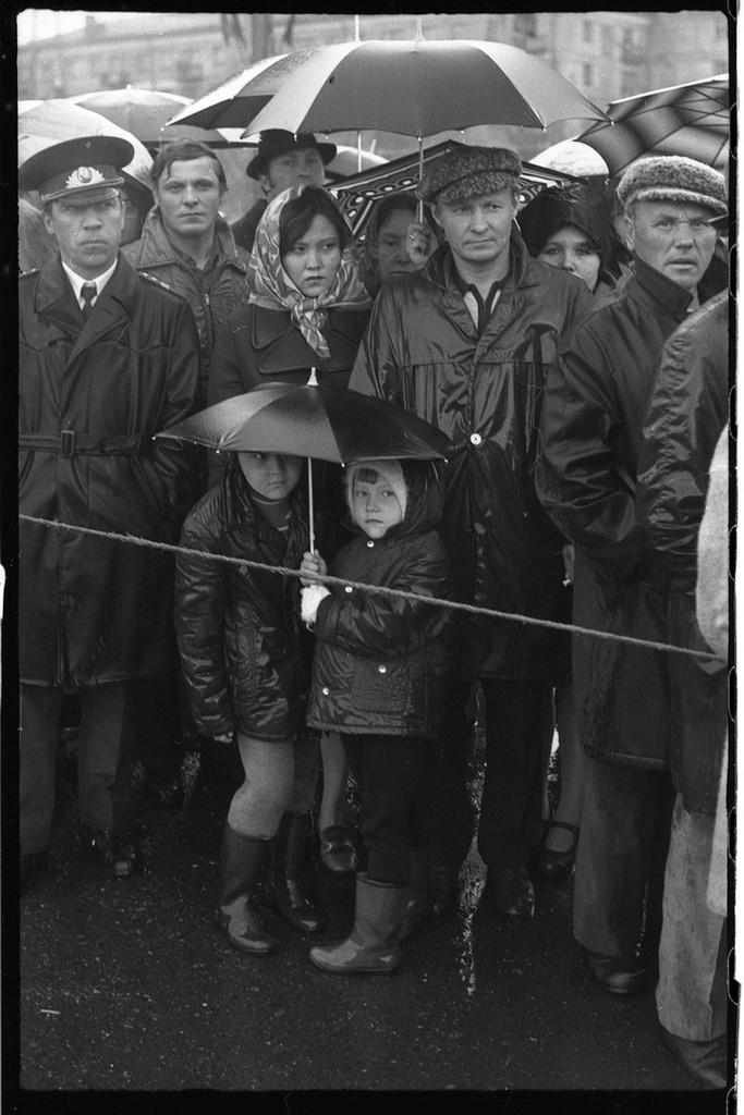 Дождливый День Победы. Бульвар Героев, 9 мая 1977, Кемеровская обл., г. Новокузнецк